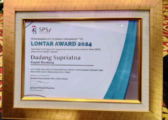 Majukan Ekosistem Pers di Daerah, Bupati Bandung Raih Penghargaan Lontar Award dari SPS 