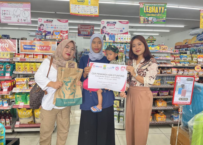 Alfamidi Salurkan Ribuan Telur dalam Program Protein Cegah Stunting di Karawang Barat   