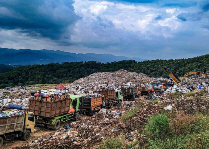 Sampah Menumpuk, Proyek Pengolahan Sampah Jabar Terancam Gagal
