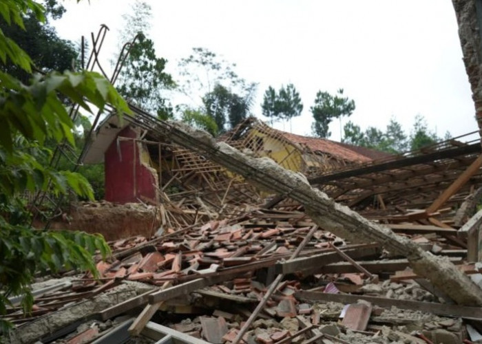 Pj Gubernur Jabar Cari Solusi Optimal bagi Warga Terdampak Bencana Tanah Bergerak di Kabupaten Bandung Barat