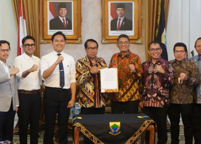 Launching UHC Prioritas, Kabupaten Cianjur Menerima Penghargaan