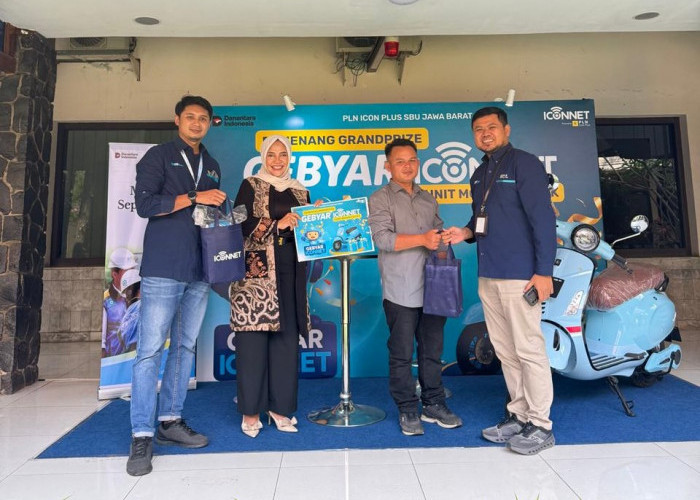 Dorong Transisi Energi Terbarukan, PLN Icon Plus Serahkan Grand Prize Motor Listrik untuk Pelanggan Loyal