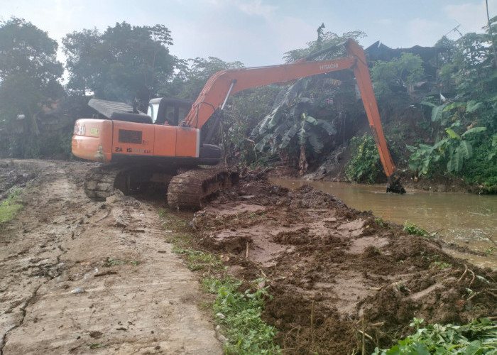 Pemkab Bogor Kebut Normalisasi Irigasi Sasak di Ciseeng
