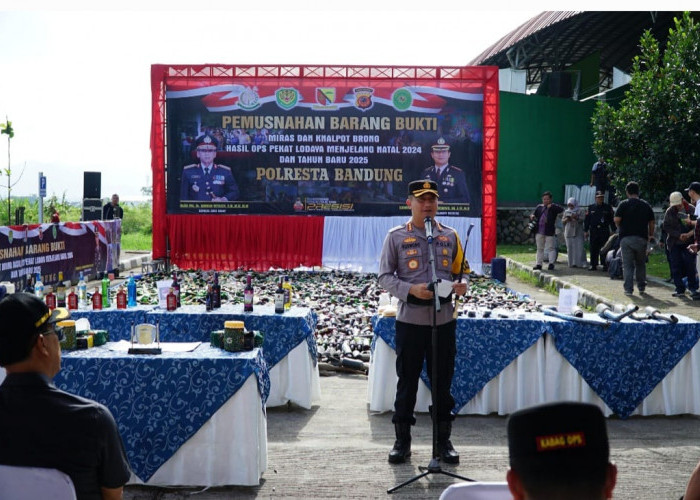 Jelang Nataru, Polresta Bandung Musnahkan Belasan Ribu Miras dan Obat Terlarang   