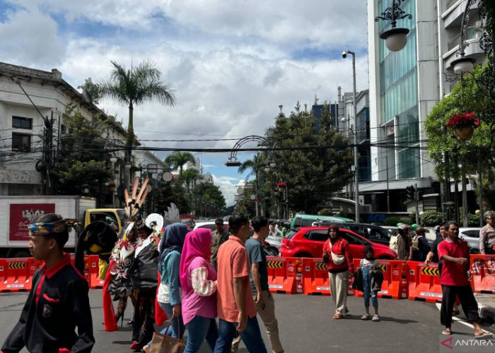 Jalan Asia Afrika di Bandung  Ditutup untuk Antisipasi Kemacetan Selama Pelantikan DPRD Jabar 2024-2029