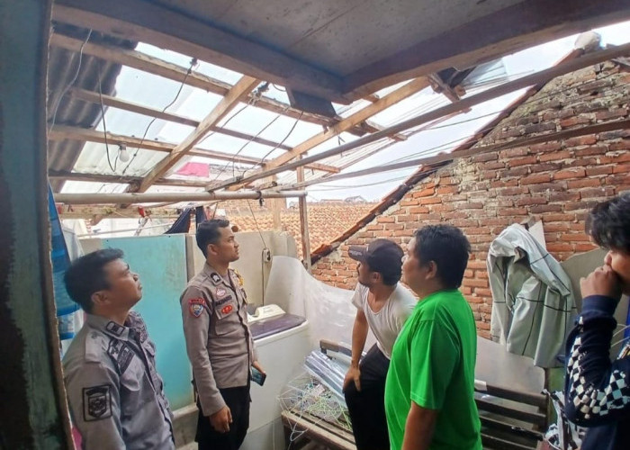 Belasan Rumah di Soreang Rusak Diterjang Angin Puting Beliung, BPBD: Tiga Orang Alami Luka