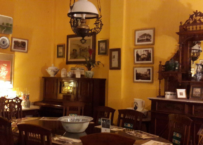 Ngopi Sampai Nyemplung Ke Masa Lalu: 7 Cafe Vintage di Jakarta yang Harganya Nyaman di Kantong