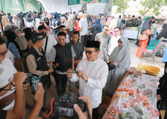 Bupati Bandung Kang DS Gelar Pasar Murah dan Santuni Ribuan Anak Yatim dan Jompo 