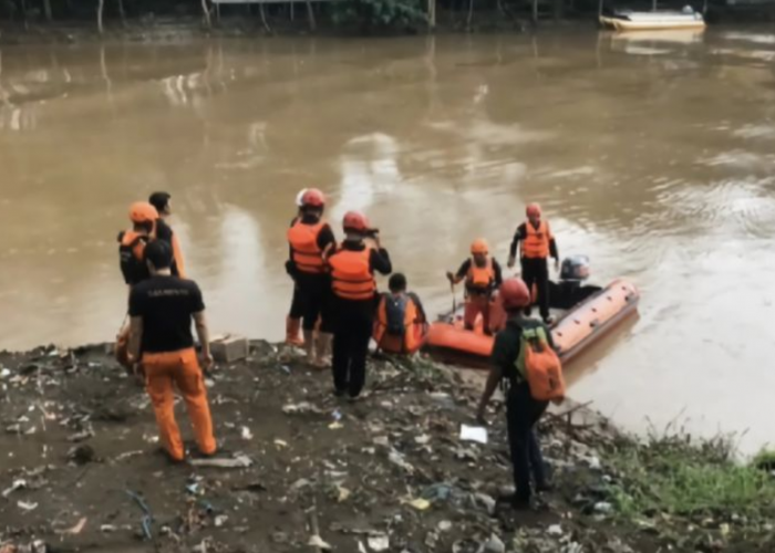 Tim SAR dan BPBD Bandung Percepat Pencarian Korban Hanyut di Sungai Citarum