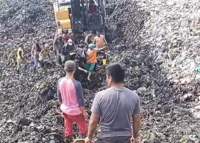 Operator Alat Berat Meninggal Dunia Akibat Longsor Sampah di TPAS Galuga