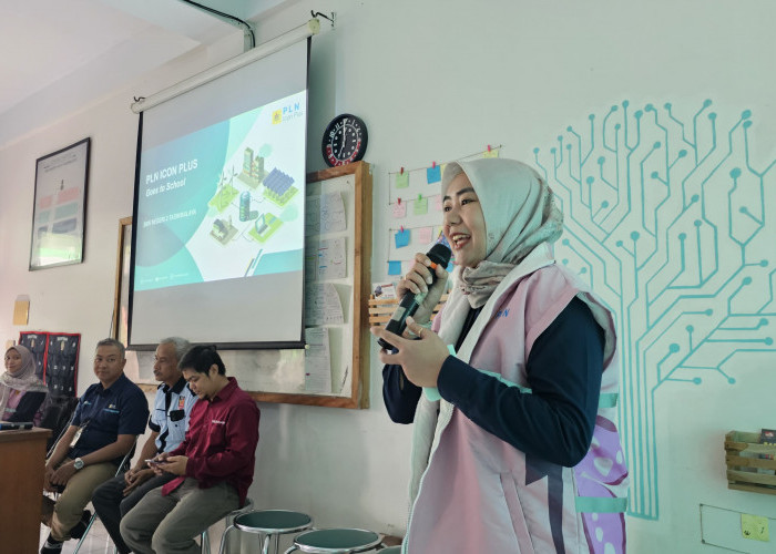 Hari Pendidikan Nasional, Srikandi PLN Icon Plus Lakukan Edukasi dan Pemberian Bantuan di SMKN 2 Tasikmalaya