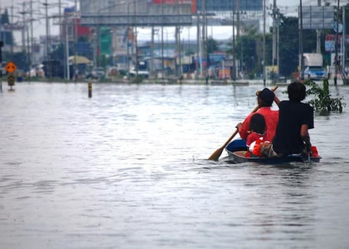 Gara-gara Banjir, Dinas Lingkungan Hidup Kab.Bandung Barat Ucapkan Prihatin dengan Keadaan Bandung Raya
