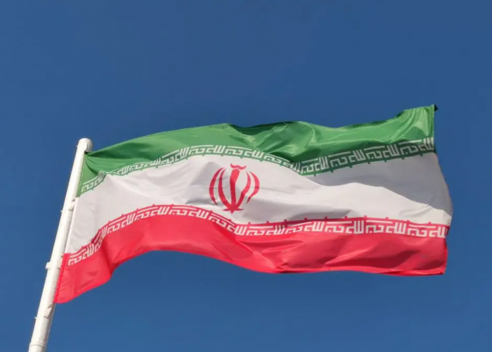 Iran Alihkan Rute Kapal di Selat Hormuz