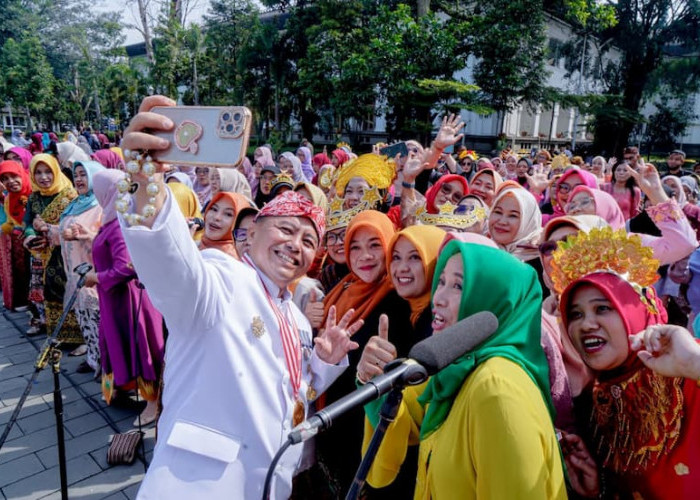 Sekda Jabar Tekankan Peran Guru sebagai Agen Peradaban pada Hari Guru Nasional 2024   