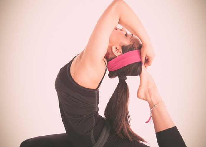 17 Gerakan Yoga yang Efektif untuk Mengecilkan Perut Buncit, Alternatif Olahraga Ringan!