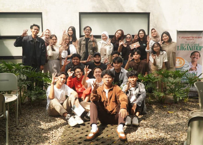 Workshop Latte Art Gratis: Mahasiswa Ilmu Komunikasi Telkom Gelar Pelatihan Bagi Pemuda di Tjiganitri Coffee