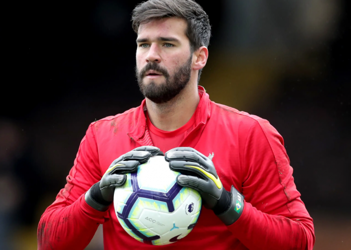 Alisson Becker Tinggalkan Timnas Brasil Lebih Cepat Karena Cedera Kepala