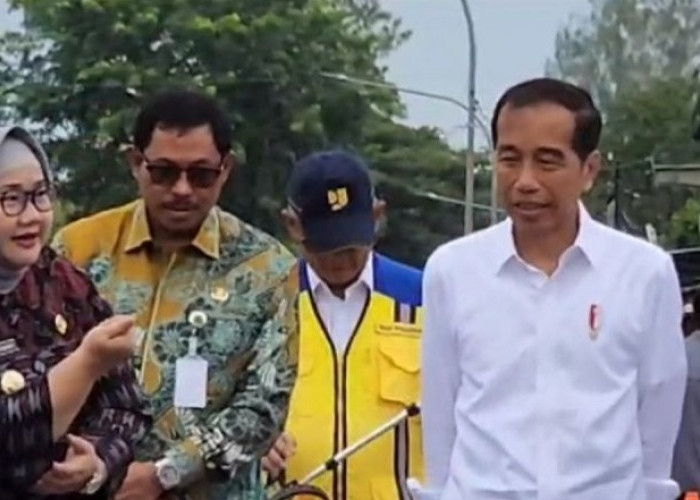 Presiden Jokowi Inspeksi Perbaikan Jalan Solo-Purwodadi