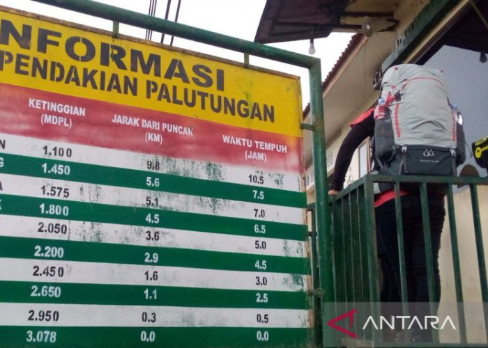 Ribuan Pendaki Jelajahi Gunung Ciremai Selama Perayaan HUT ke-79 RI