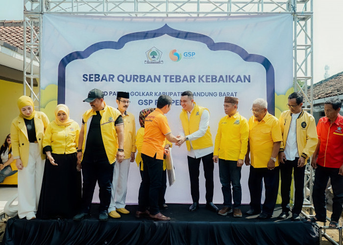 CEO GSP Property Ariansyah Eka Saputra Salurkan Puluhan Hewan qlKurban di KBB via Golkar