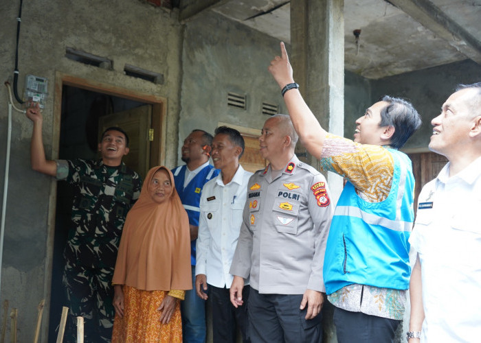 PLN UID Jawa Barat Salurkan 321 Sambungan Listrik Gratis untuk Warga dan Rumah Ibadah di Bulan Ramadan