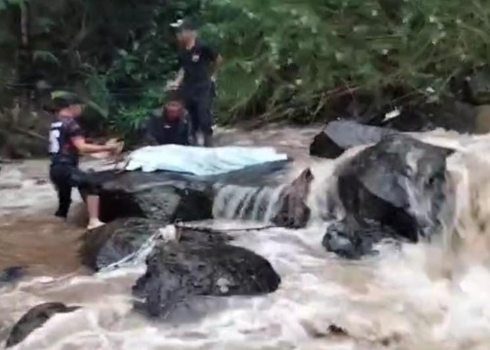 Banjir Megamendung, Bogor, Kembali Telan Korban Jiwa, Pria Paruh Baya Terbawa Arus Sejauh 2 Kilometer