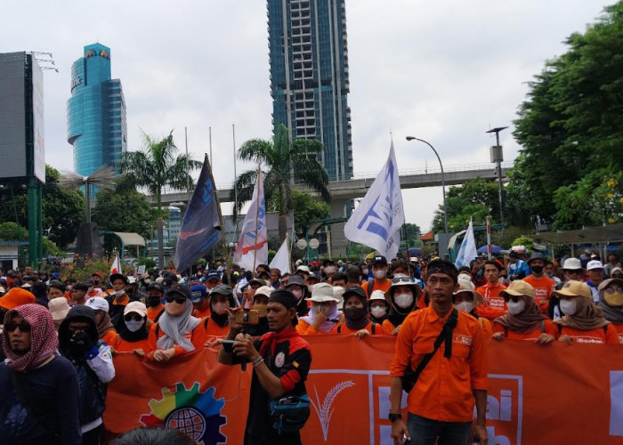 May Day 2023, 50 Ribu Buruh Gelar Aksi di Istana Negara dan MK