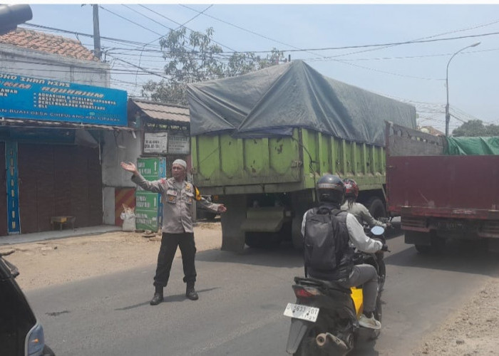 Truk Tronton Mogok di Ciparay Kabupaten Bandung, Arus Lantas dari Dua Arah Alami Kemacetan