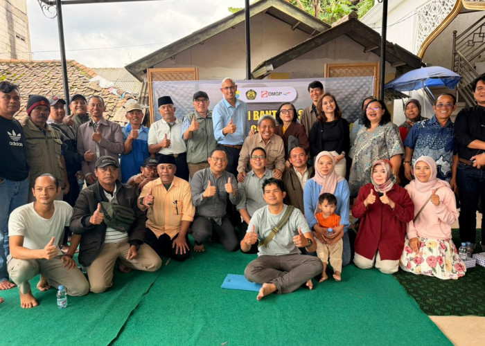 DMGP Serahkan Bantuan Sosial kepada Masyarakat Kampung Ciguntur