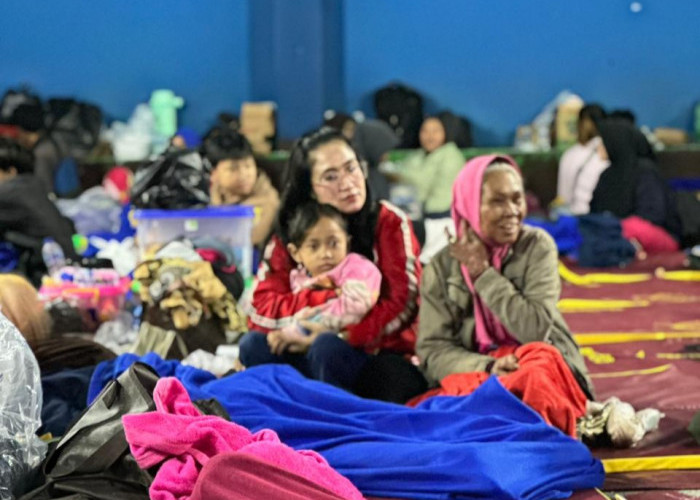 Bencana Longsor Pasirlangu Bandung Barat, Ketua DPC PDIP Turun Langsung Salurkan Bantuan