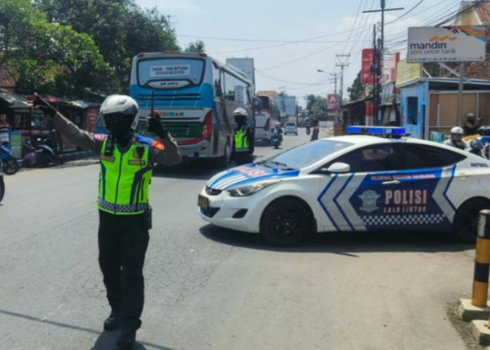 Kepadatan di Limbangan Diurai dengan Sistem Satu Arah oleh Polisi