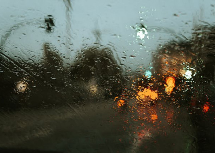 Prakiraan Cuaca Jawa Barat 14 Maret 2026: Mayoritas Wilayah Berpotensi Hujan Ringan