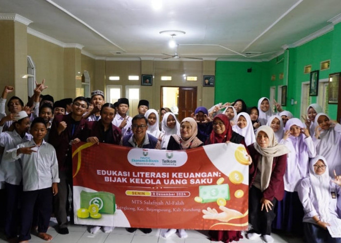 Dosen Tel-U Berikan Edukasi Keuangan Bagi Siswa di MTs Salafiyah Al Falah Bandung