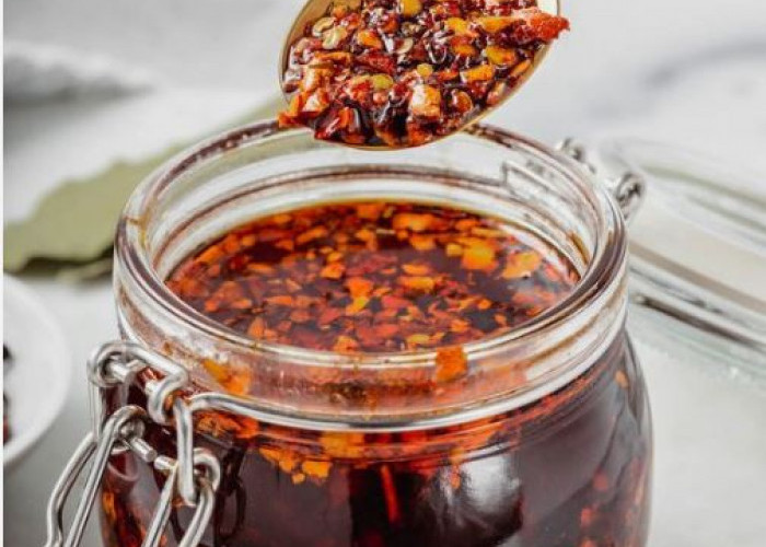 Kreasikan Sendiri Sensasi Pedas dan Gurih dengan Resep Chili Oil yang Lezat