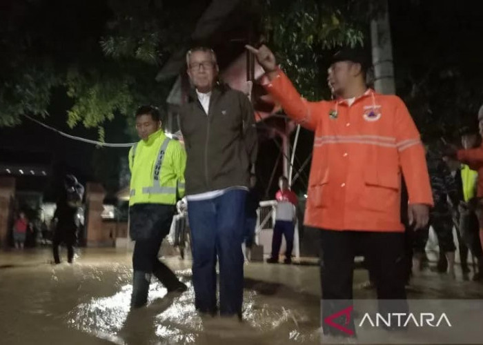 Pemkot Cirebon Mendirikan Posko Pengungsian untuk Bantu Korban Banjir