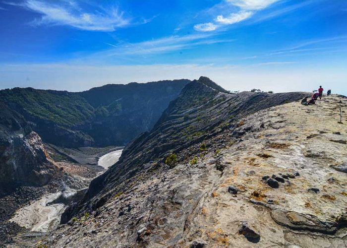 5 Rekomendasi Gunung di Jawa Barat yang Menjadi Favorit Para Pendaki untuk Hiking, Indah dan Memukau Mata!