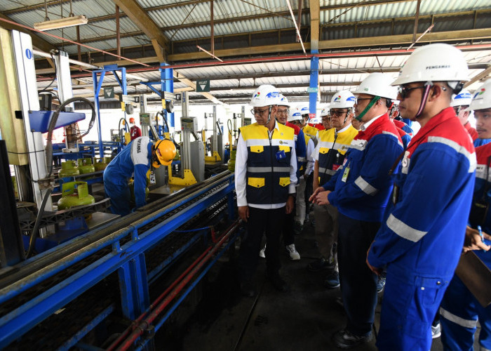 Tinjau Fuel Terminal Padalarang dengan Wamen ESDM Pertamina Pastikan Stok BBM & LPG Aman Selama Idulfitri 2026