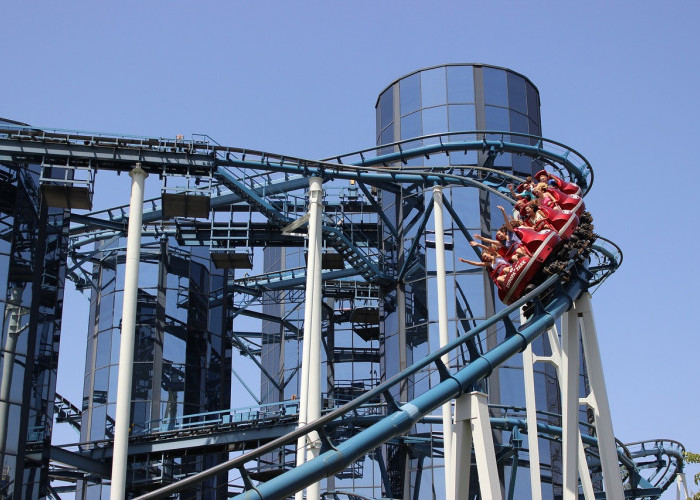 8 Roller Coaster Paling Ekstrem di Dunia: Siap-Siap Teriak Histeris!   