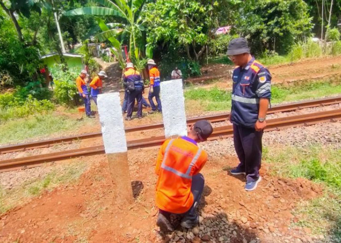 PT KAI Daop 2 Bandung Tutup Dua Perlintasan Liar untuk Kurangi Kecelakaan