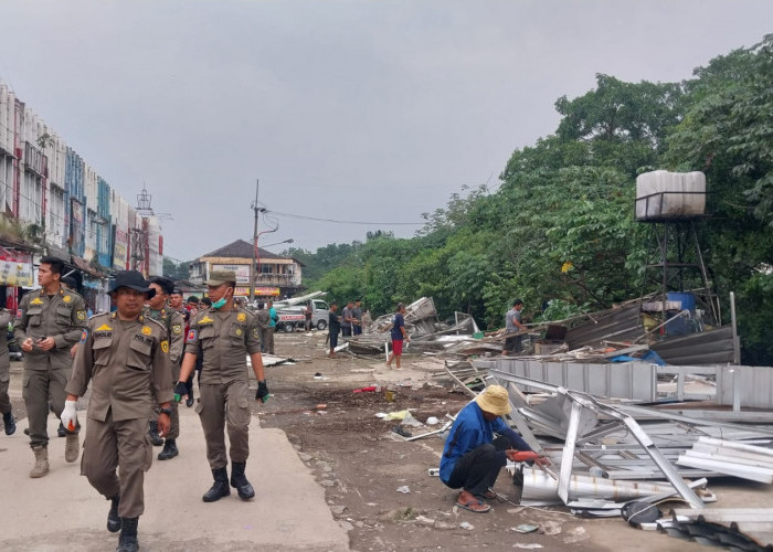 17 PKL Pasar Ciluar Bongkar Mandiri, Segera Pindah ke Dalam Pasar