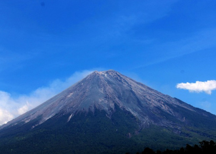  Gunung Semeru: Puncak Keindahan dan Petualangan Tingkat Tinggi di Jawa Timur