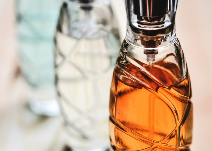 10 Cara Memakai Parfum Agar Wanginya Tahan Seharian, Dapat Meningkatkan Kepercayaan Diri Lho!