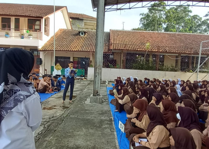 Perpustakaan Sekolah sebagai Pusat Literasi di SMPN 1 Cisarua   