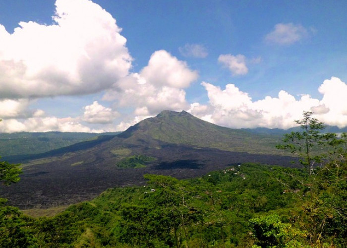 Gunung Batur Bali: Legenda Asal Usul Menurut Cerita Rakyat Kebo Iwa   