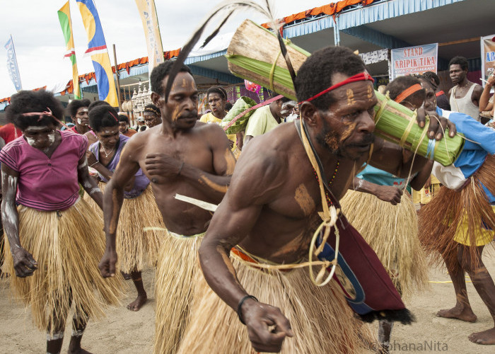 Mengenal Lebih Dekat Tari Seka: Bentuk Ungkapan Rasa Syukur dan Keharmonisan Masyarakat Suku Kamoro di Papua