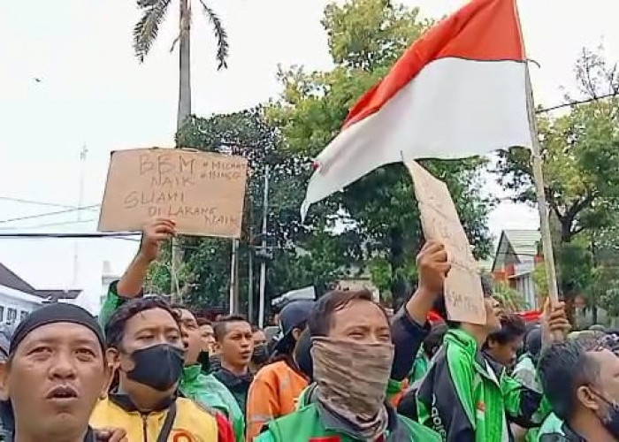 Ratusan Driver Ojol Cirebon Demo ke Balaikota, Sampaikan 11 Tuntutan Diantaranya Tolak BBM Naik dan Perang Tar