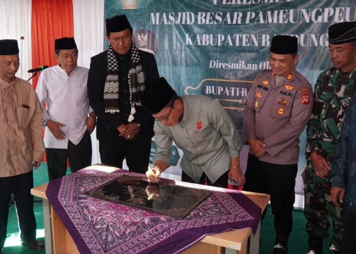 Resmikan Masjid Besar Pameungpeuk, Bupati Bandung: Bentuk Masyarakat Berkarakter dan Berakhlakul Karimah