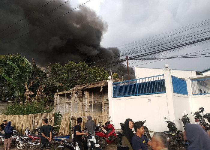 Pabrik Tekstil di Cikancung Bandung Terbakar, Kerugian Capai Miliaran Rupiah 