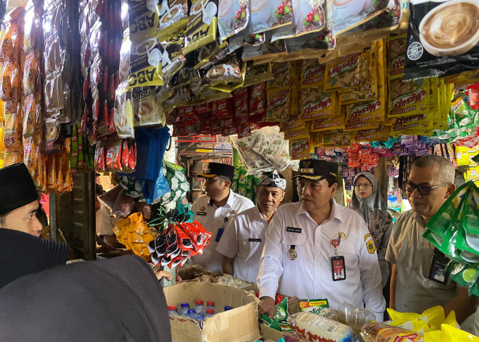 Pj Bupati Bogor Tinjau Pasar Cigombong: Pantau Harga Pangan Jelang Nataru