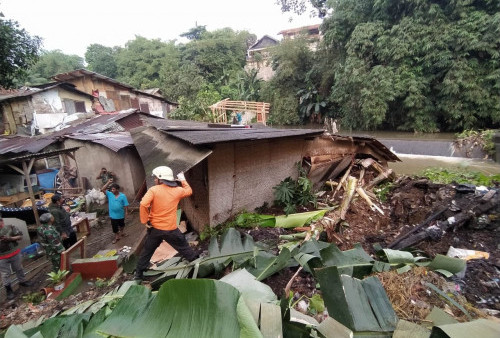 Hujan Deras Hingga Longsor, Dua Rumah di Cibogor Rusak Berat